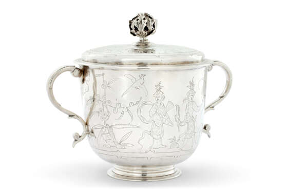 A JAMES II SILVER PORRINGER AND COVER - photo 2