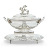 A PAIR OF GEORGE III SILVER SOUP TUREENS, COVERS, LINERS AND STANDS - фото 2