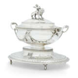 A PAIR OF GEORGE III SILVER SOUP TUREENS, COVERS, LINERS AND STANDS - фото 4