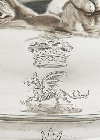 A PAIR OF GEORGE III SILVER SOUP TUREENS, COVERS, LINERS AND STANDS - photo 7