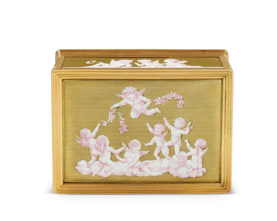 A FRENCH ENAMELLED TWO-COLOUR GOLD SNUFF-BOX - фото 4