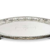 A GEORGE III SILVER LARGE TRAY - Foto 2