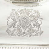 A PAIR OF GEORGE III SILVER ENTREE DISHES AND COVERS FROM THE HAMILTON SERVICE - photo 4
