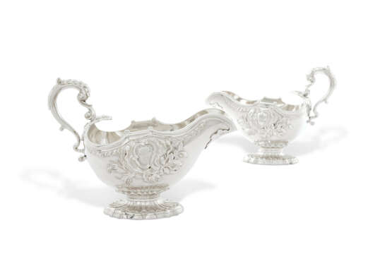 A PAIR OF GEORGE II SILVER SAUCEBOATS - photo 2