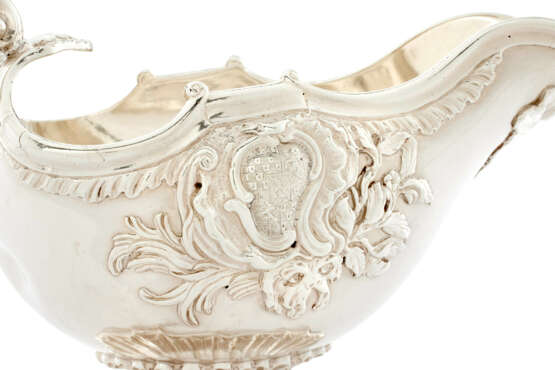 A PAIR OF GEORGE II SILVER SAUCEBOATS - photo 5