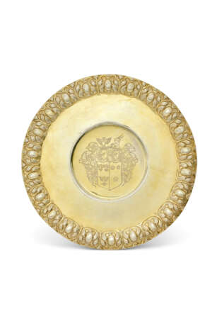 A COMMONWEALTH SILVER-GILT TAZZA - photo 1