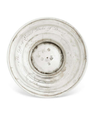 A GEORGE II SILVER CUP AND COVER - Foto 3