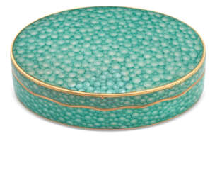 A SWISS ENAMELLED GOLD SNUFF-BOX FOR THE CHINESE MARKET