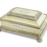 A WILLIAM III SILVER-GILT CASKET FROM THE MASTER TOILET SERVICE - фото 1