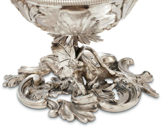 TWO MATCHING PAIRS OF GEORGE II SILVER SALT-CELLARS - photo 3