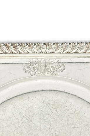 A PAIR OF GEORGE II SILVER OCTAGONAL SECOND-COURSE DISHES - photo 4