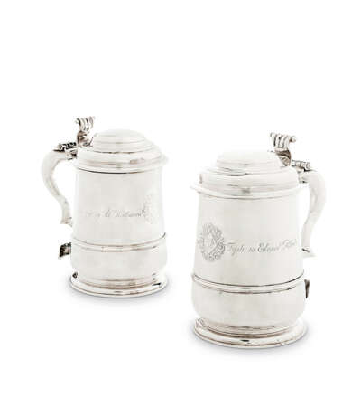 A PAIR OF GEORGE II SILVER TANKARDS - photo 1