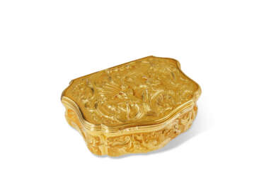 A GEORGE II GOLD SNUFF-BOX