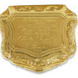 A GEORGE II GOLD SNUFF-BOX - фото 4