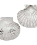 Paul de Lamerie. A PAIR OF GEORGE II SILVER SHELL DISHES