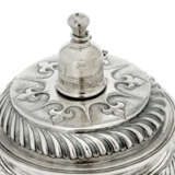 A WILLIAM III SILVER CHOCOLATE-POT AND COVER - photo 4