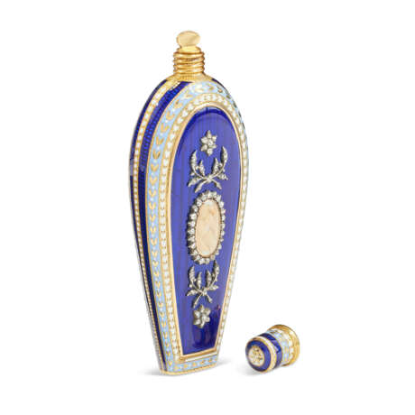 A GEORGE III JEWELLED ENAMELLED GOLD SCENT BOTTLE - фото 2