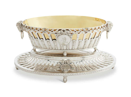 A GEORGE III BASKET AND STAND - Foto 1