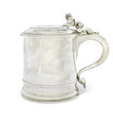 A CHARLES II SILVER TANKARD - Foto 1