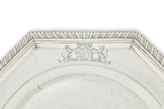 A SET OF FOUR GEORGE II SILVER SECOND-COURSE DISHES - фото 3