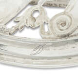 A PAIR OF GEORGE III SILVER DISH RINGS - photo 5