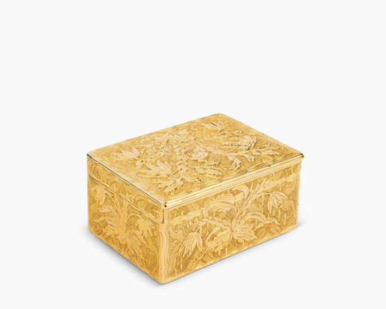 A LOUIS XV GOLD SNUFF-BOX - фото 2