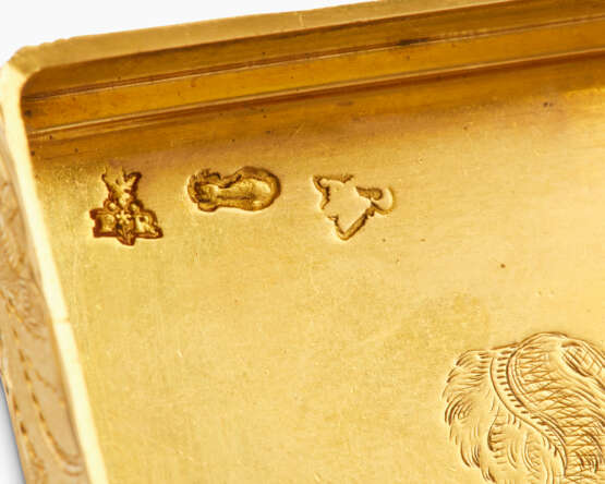 A LOUIS XV GOLD SNUFF-BOX - фото 5
