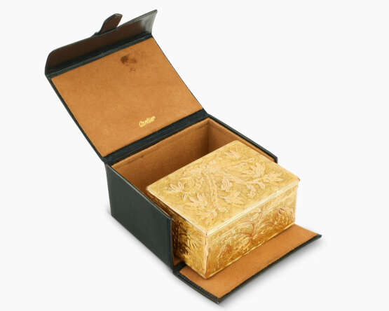 A LOUIS XV GOLD SNUFF-BOX - фото 6