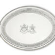 A GEORGE III SILVER LARGE TRAY - Archives des enchères