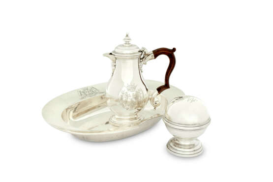 A GEORGE II SILVER SHAVING SET FROM THE WARRINGTON PLATE - Foto 3