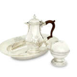 A GEORGE II SILVER SHAVING SET FROM THE WARRINGTON PLATE - photo 3