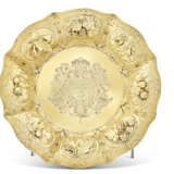 A SET OF FIVE GEORGE IV SILVER-GILT DESSERT STANDS AND EIGHT DESSERT PLATES EN SUITE - photo 2