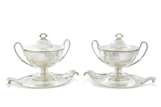 A PAIR OF GEORGE III ROYAL SILVER SOUP TUREENS, COVERS AND STANDS - фото 2