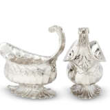 A PAIR OF GEORGE III ROYAL SILVER SAUCEBOATS - photo 2