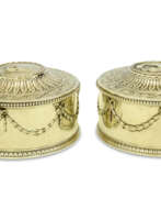Роберт Шарп. A PAIR OF GEORGE III SILVER-GILT TOILET BOXES
