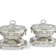 A PAIR OF GEORGE III SILVER SAUCE-TUREENS, COVERS AND STANDS - Archives des enchères