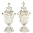 A PAIR OF GEORGE II SILVER CONDIMENT VASES - Prix ​​des enchères