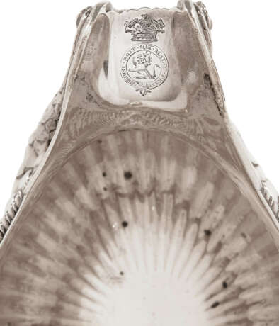 A PAIR OF GEORGE III SILVER SAUCEBOATS FROM THE PAGET SERVICE - photo 3