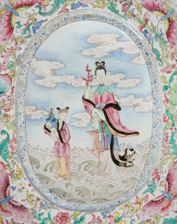 A PAIR OF CHINESE FAMILLE ROSE PAINTED ENAMEL WALL SCONCES - photo 4