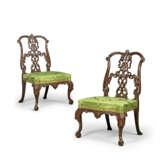 A PAIR OF GEORGE II MAHOGANY RIBBON-BACK SIDE CHAIRS - photo 1