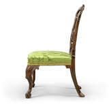 A PAIR OF GEORGE II MAHOGANY RIBBON-BACK SIDE CHAIRS - photo 4