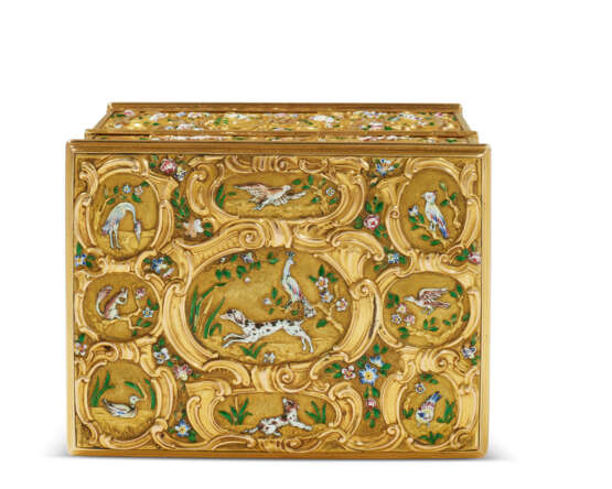 A GEORGE III GOLD AND ENAMEL TABLE-NECESSAIRE WITH WATCH MOVEMENT AND CONCEALED EROTIC SCENE - фото 2