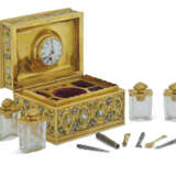 A GEORGE III GOLD AND ENAMEL TABLE-NECESSAIRE WITH WATCH MOVEMENT AND CONCEALED EROTIC SCENE - Foto 7