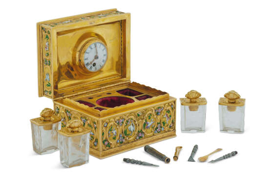 A GEORGE III GOLD AND ENAMEL TABLE-NECESSAIRE WITH WATCH MOVEMENT AND CONCEALED EROTIC SCENE - photo 7