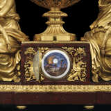 A PAIR OF MAGNIFICENT LOUIS XVI ORMOLU-MOUNTED BEAU BLEU SEVRES PORCELAIN AND MARBLE `VASE` CLOCKS - photo 4