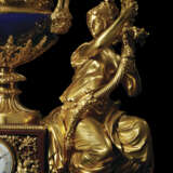 A PAIR OF MAGNIFICENT LOUIS XVI ORMOLU-MOUNTED BEAU BLEU SEVRES PORCELAIN AND MARBLE `VASE` CLOCKS - фото 8