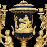 A PAIR OF MAGNIFICENT LOUIS XVI ORMOLU-MOUNTED BEAU BLEU SEVRES PORCELAIN AND MARBLE `VASE` CLOCKS - фото 9