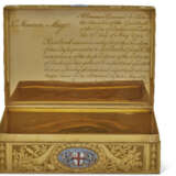 A GEORGE III ENAMELLED GOLD FREEDOM BOX - photo 5