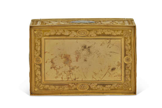 A GEORGE III ENAMELLED GOLD FREEDOM BOX - Foto 6
