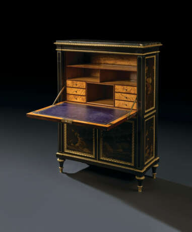 A LATE LOUIS XVI ORMOLU-MOUNTED JAPANESE LACQUER AND EBONY COMMODE A VANTAUX AND SECRETAIRE - фото 7